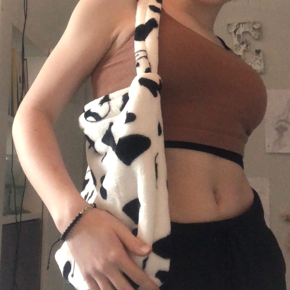 Mini cow print tote .. (SUPER soft) - Picture 4 of 8